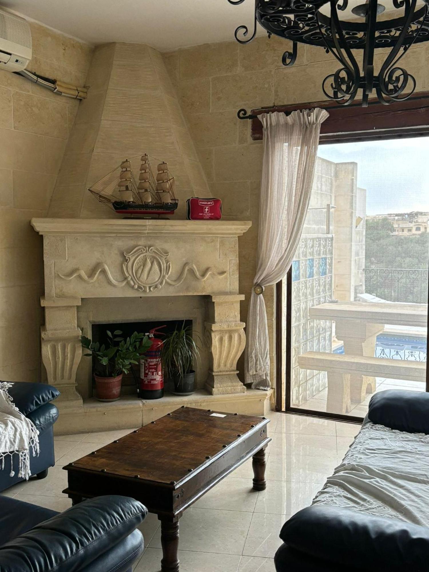Gozo Island Escape Sleeps 4 With Private Bathroom Ghajn il-Kbira  Екстер'єр фото