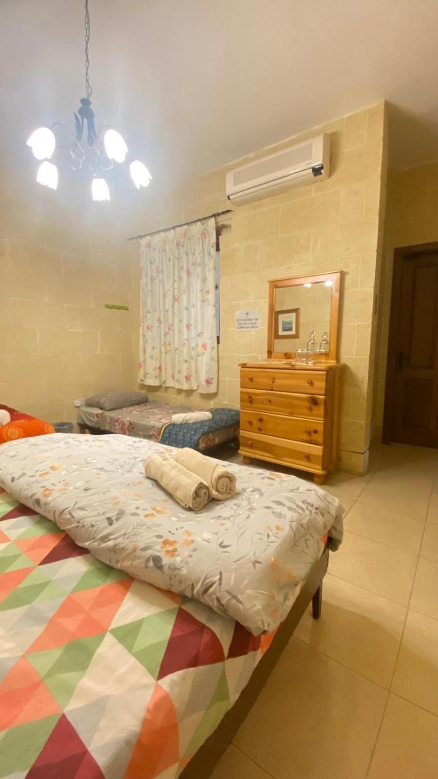 Gozo Island Escape Sleeps 4 With Private Bathroom Ghajn il-Kbira  Екстер'єр фото
